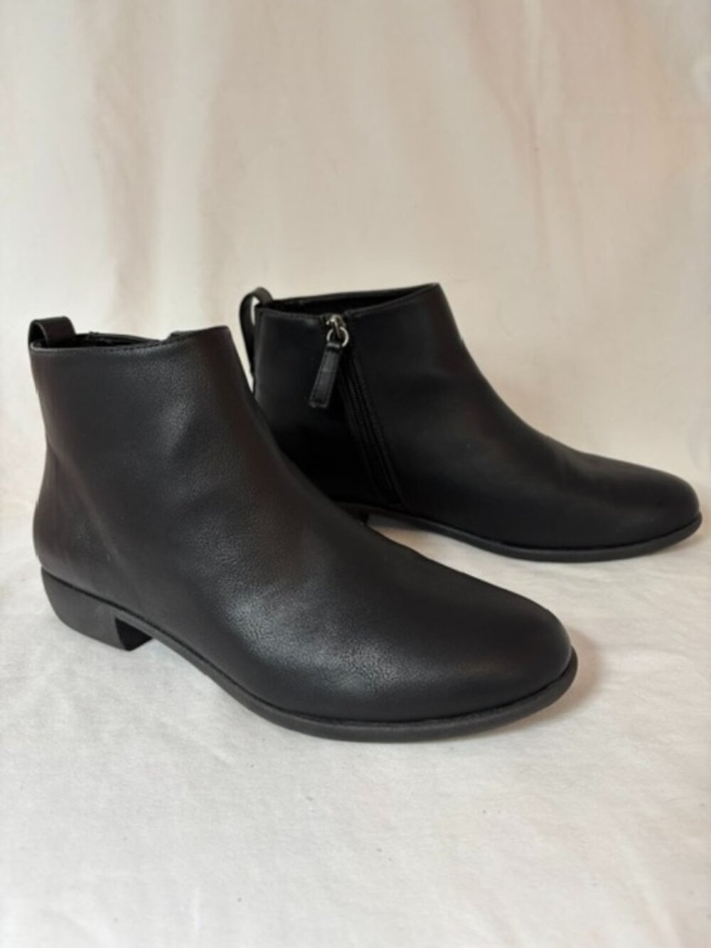 Aerosoles Sloan Black Faux Leather Low Heel Ankle Boot Women's Size 8.5M